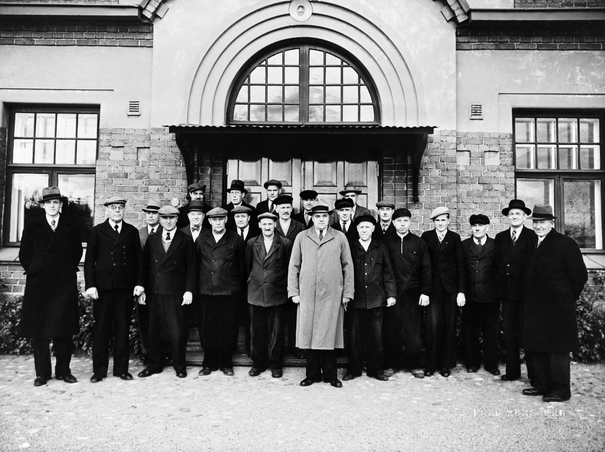 Vesilaitoksen Vanhankaupungin pumppulaitoksen henkilökuntaa 1938