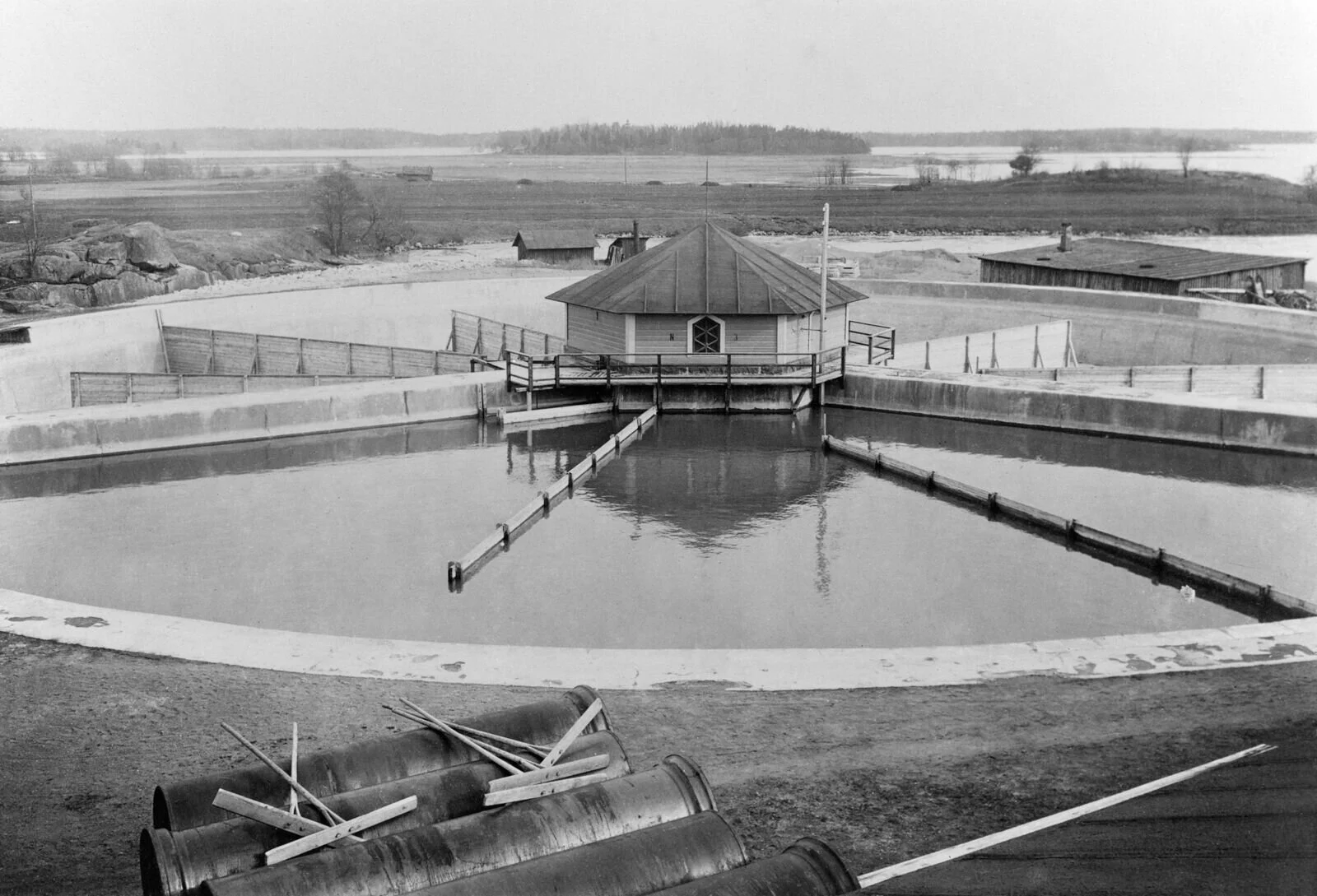 vesilaitoksen-pyorea-saostusallas-vanhassakaupungissa-1900-luvun-alku